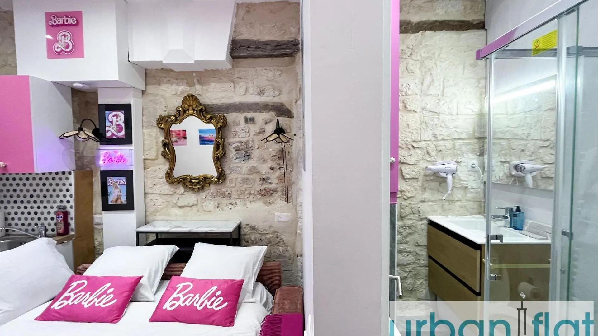 Urban Flat 193 - Barbie In Paris Apartment 0*,